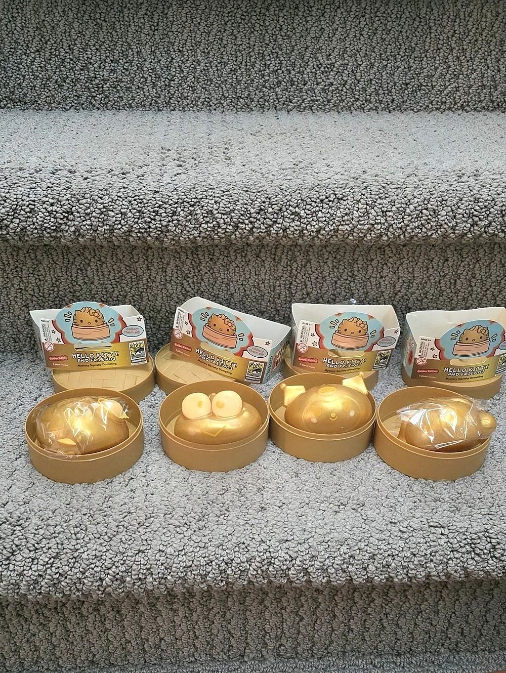 Sanrio Hello Kitty and Friends Mystery Squishy Dumpling Golden Edition